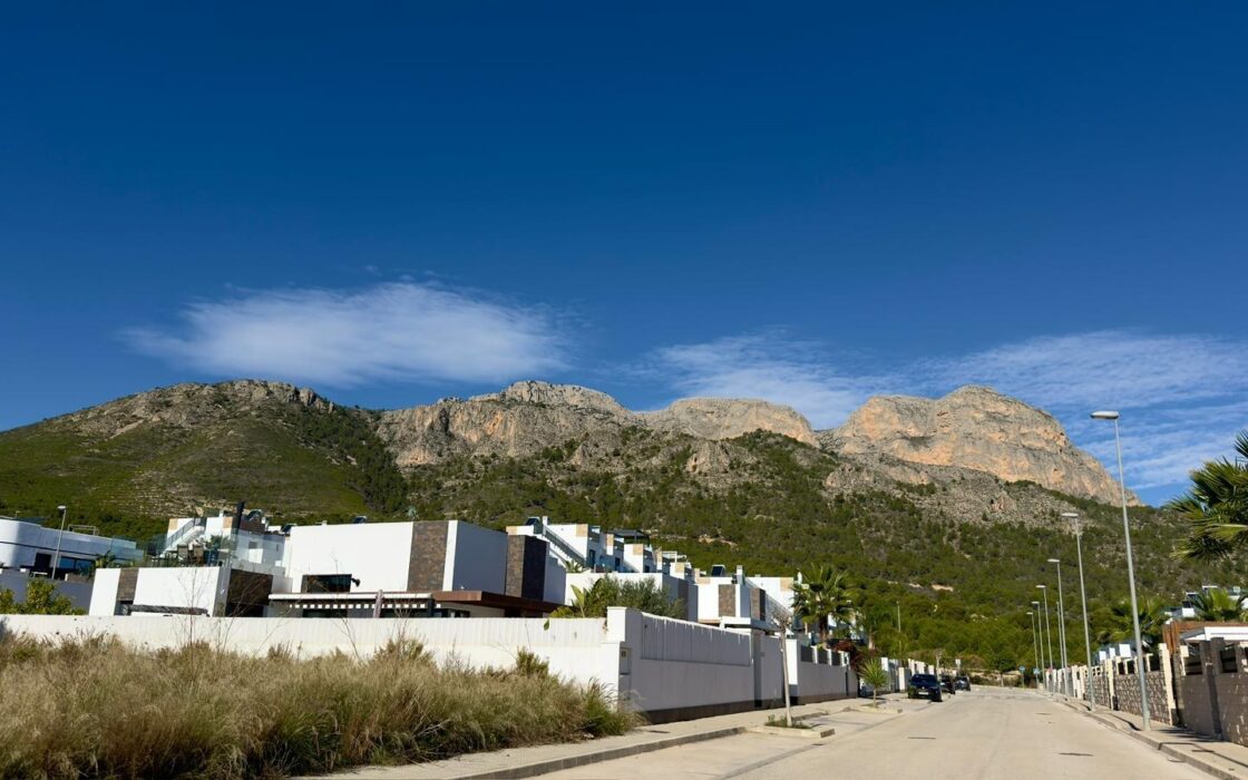 Современная вилла в Полопе с видом на горы, 150 кв.м