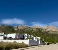 Современная вилла в Полопе с видом на горы, 150 кв.м