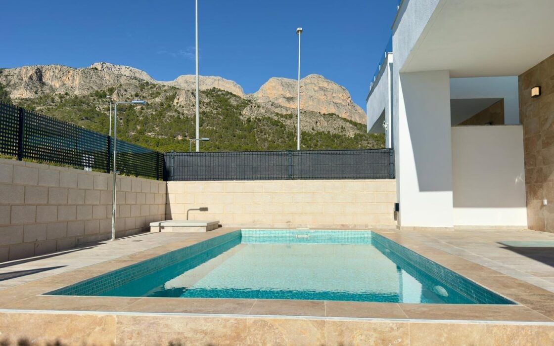 Современная вилла в Полопе с видом на горы, 150 кв.м