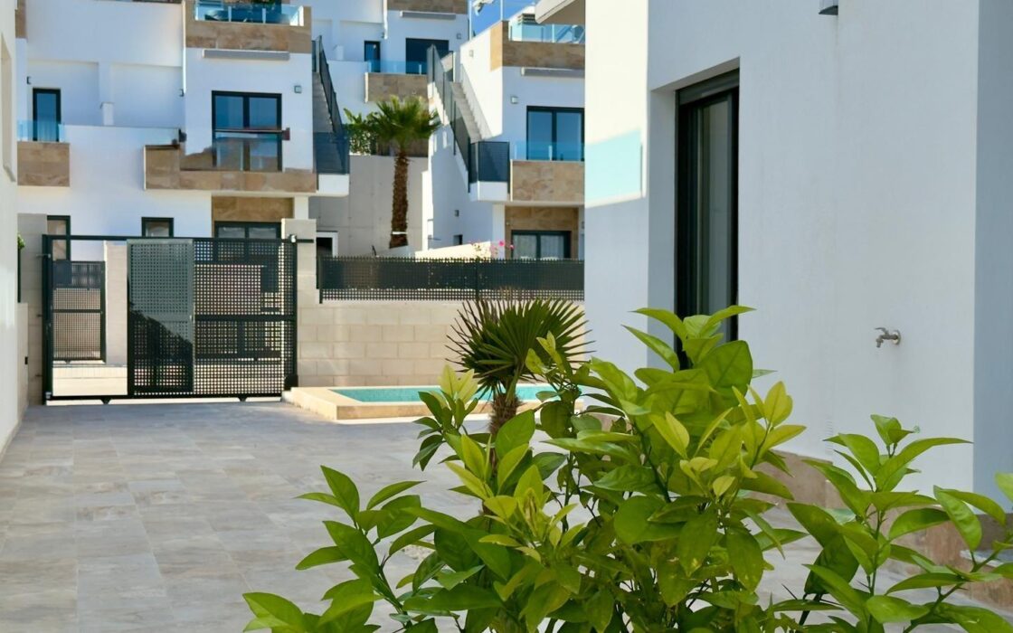 Современная вилла в Полопе с видом на горы, 150 кв.м