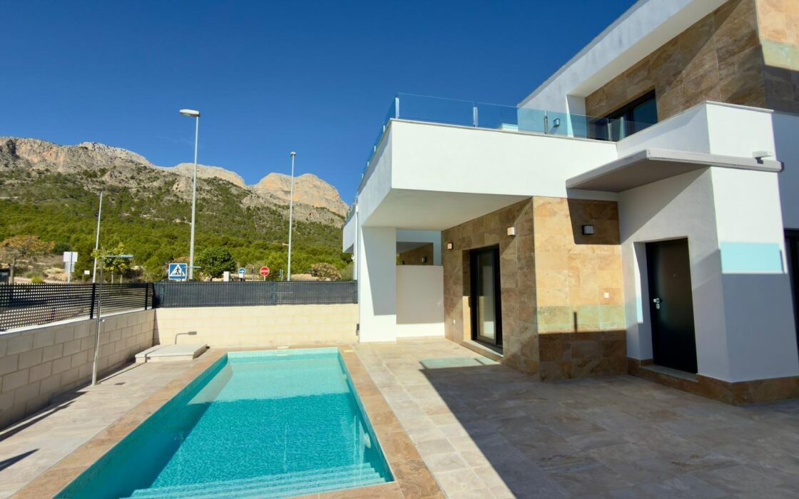 Современная вилла в Полопе с видом на горы, 150 кв.м