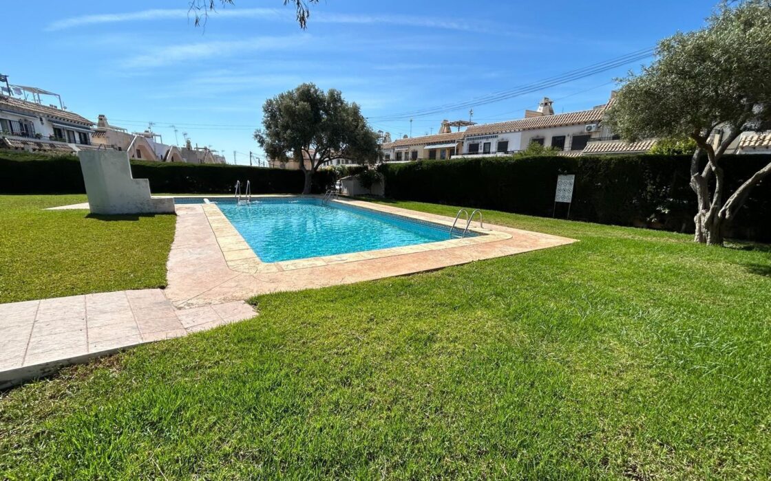 Дуплекс в Торревьехе 74 кв.м с террасой у моря