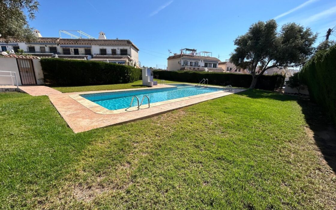 Дуплекс в Торревьехе 74 кв.м с террасой у моря