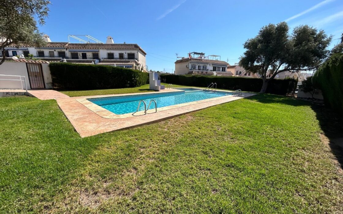 Дуплекс в Торревьехе 74 кв.м с террасой у моря