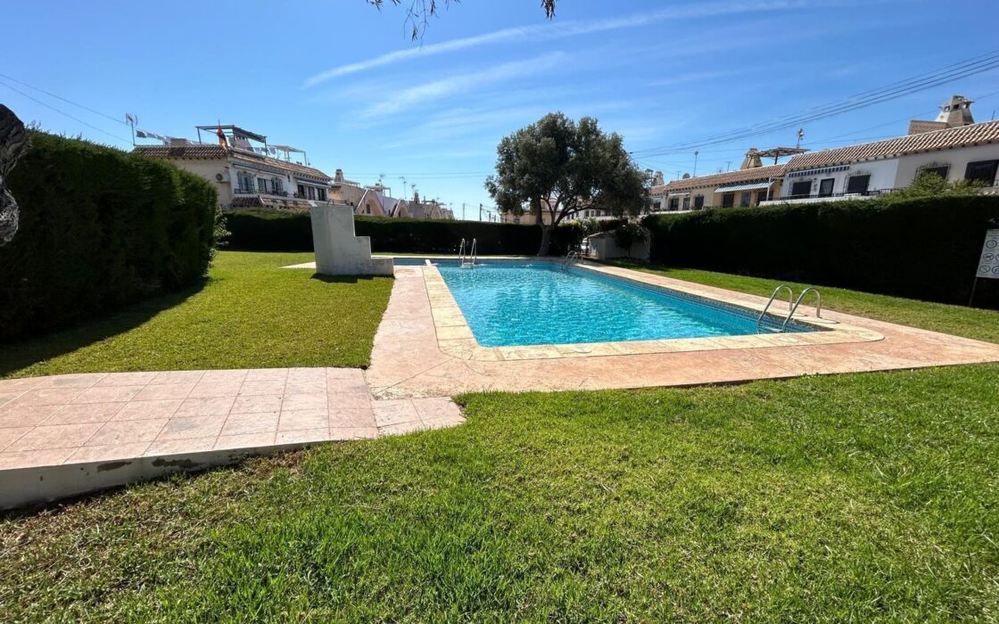 Дуплекс в Торревьехе 74 кв.м с террасой у моря