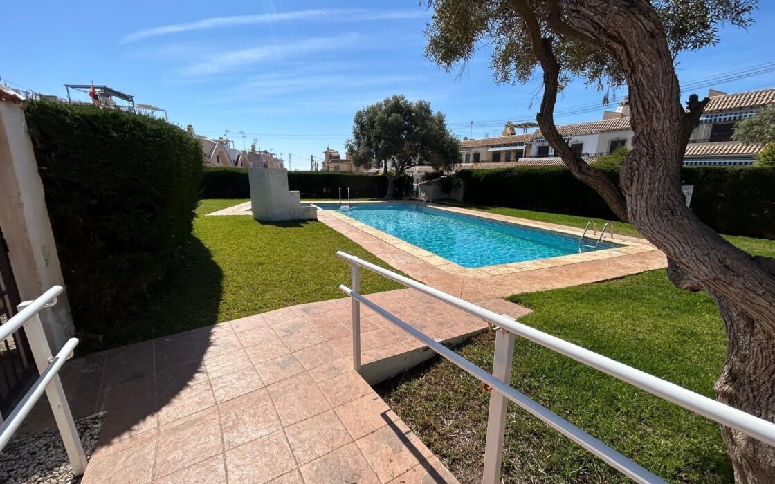 Дуплекс в Торревьехе 74 кв.м с террасой у моря