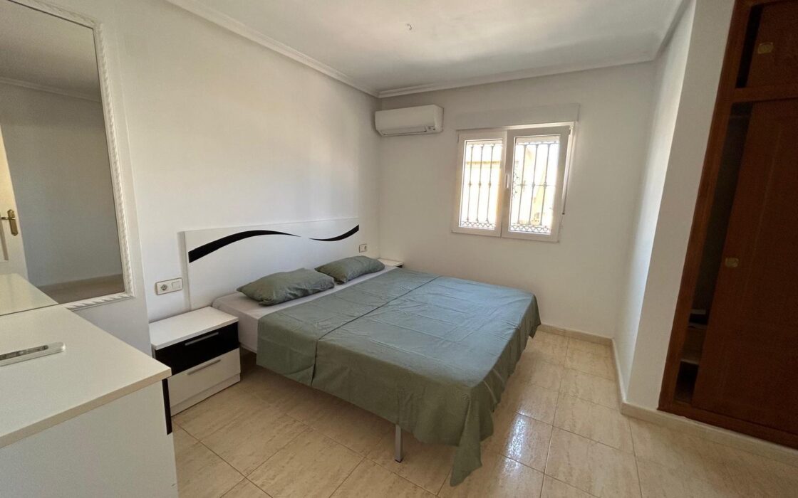 Дуплекс в Торревьехе 74 кв.м с террасой у моря