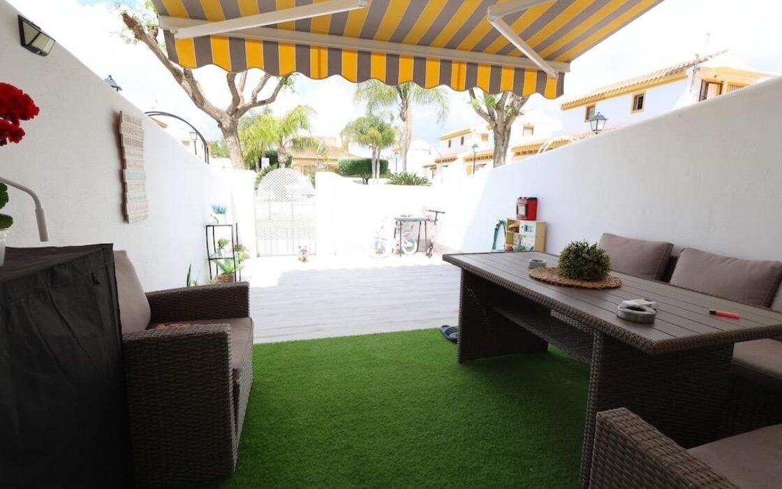 Дуплекс с террасой в Пилар де ла Орадада 75 кв.м у моря