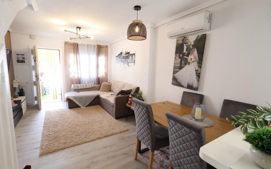 Дуплекс с террасой в Пилар де ла Орадада 75 кв.м у моря