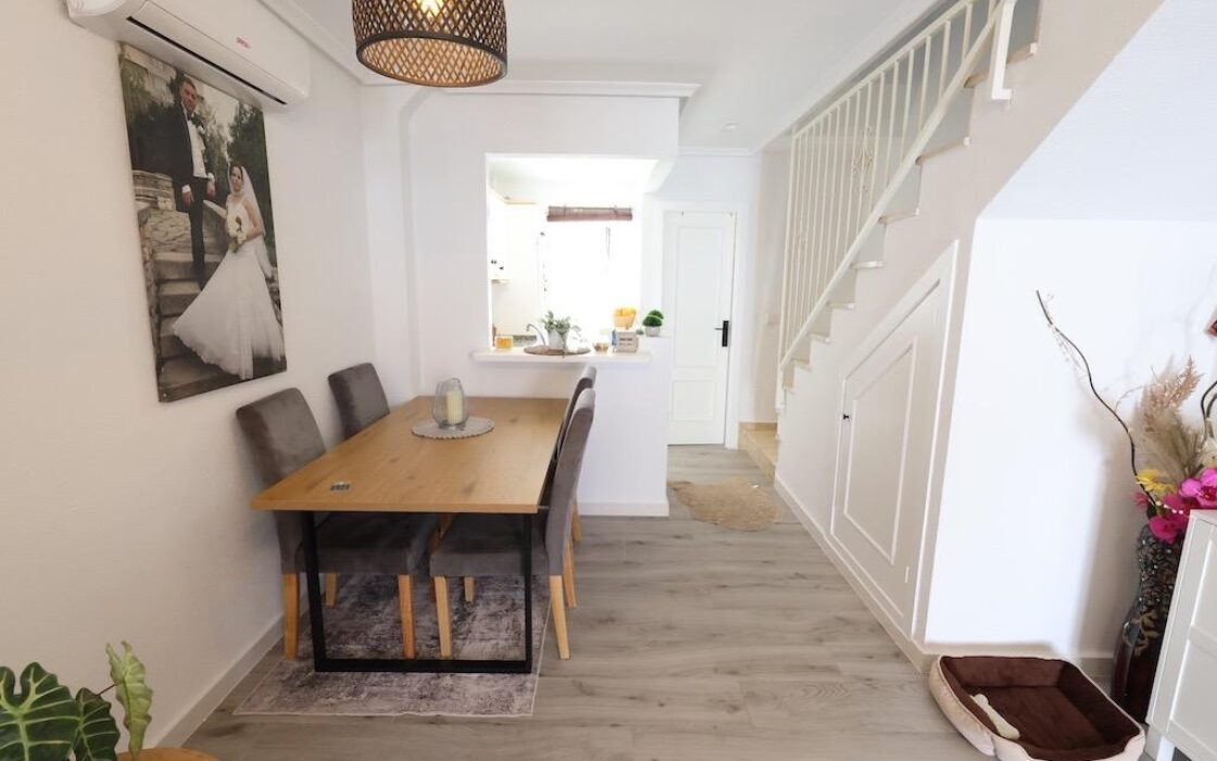 Дуплекс с террасой в Пилар де ла Орадада 75 кв.м у моря