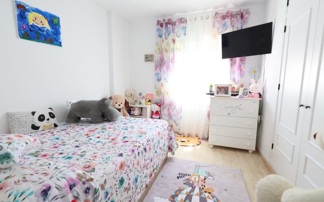 Дуплекс с террасой в Пилар де ла Орадада 75 кв.м у моря