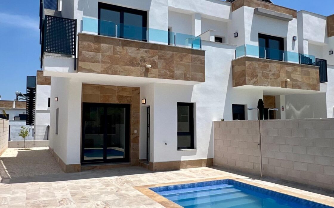 Вилла в Полопе с террасой и видом на море 3 спальни 94 кв.м