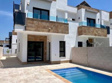 Вилла в Полопе с террасой и видом на море 3 спальни 94 кв.м