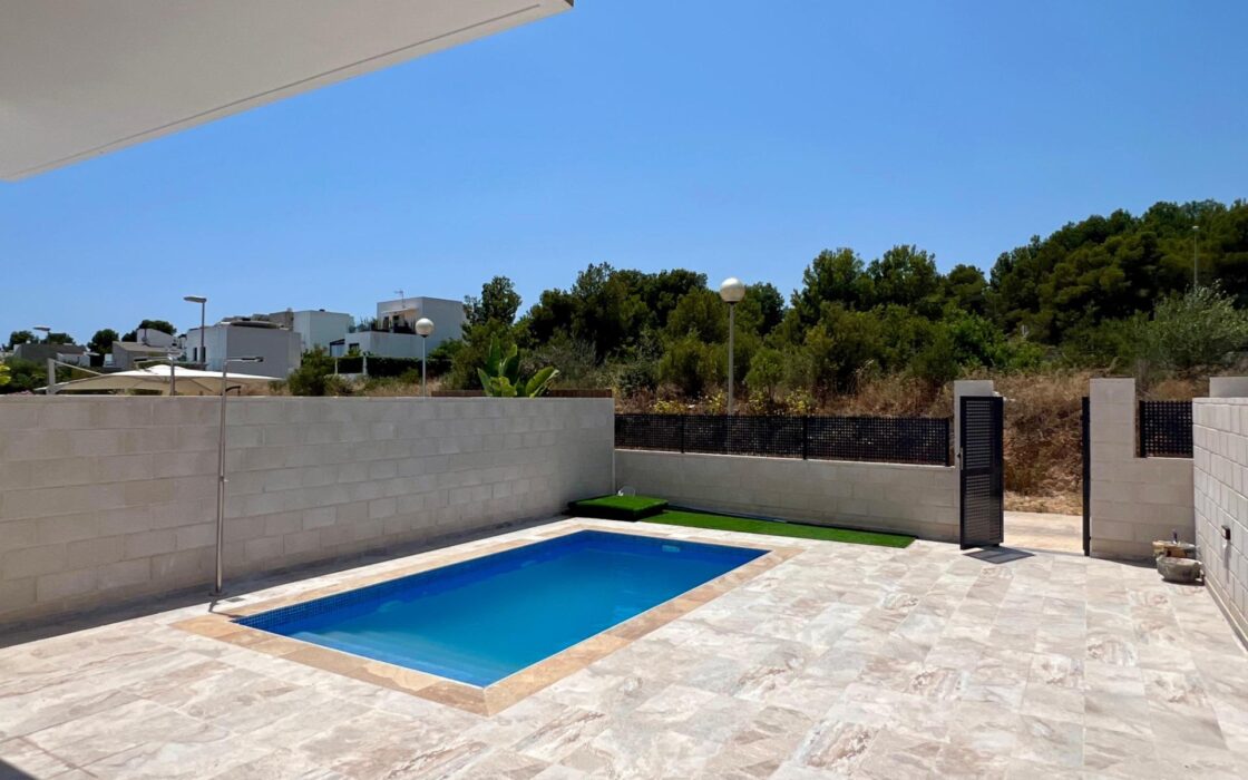 Вилла в Полопе с террасой и видом на море 3 спальни 94 кв.м