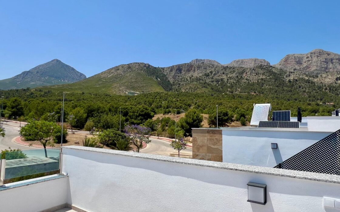 Вилла в Полопе с террасой и видом на море 3 спальни 94 кв.м