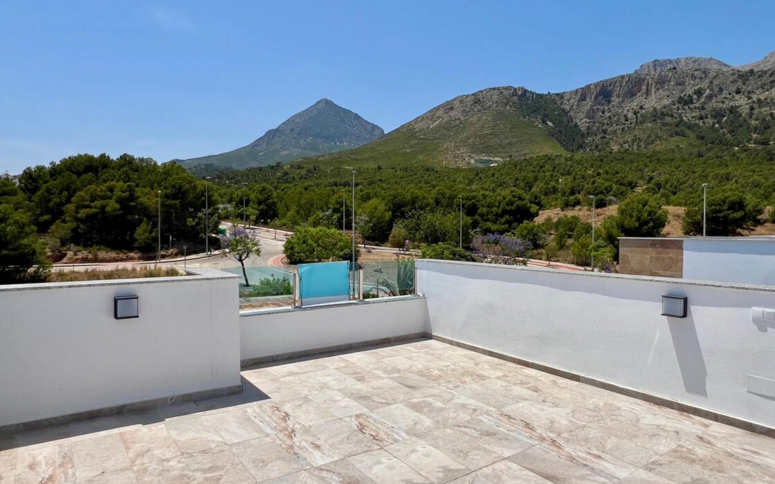 Вилла в Полопе с террасой и видом на море 3 спальни 94 кв.м