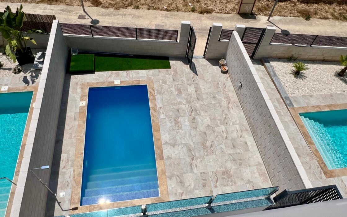 Вилла в Полопе с террасой и видом на море 3 спальни 94 кв.м