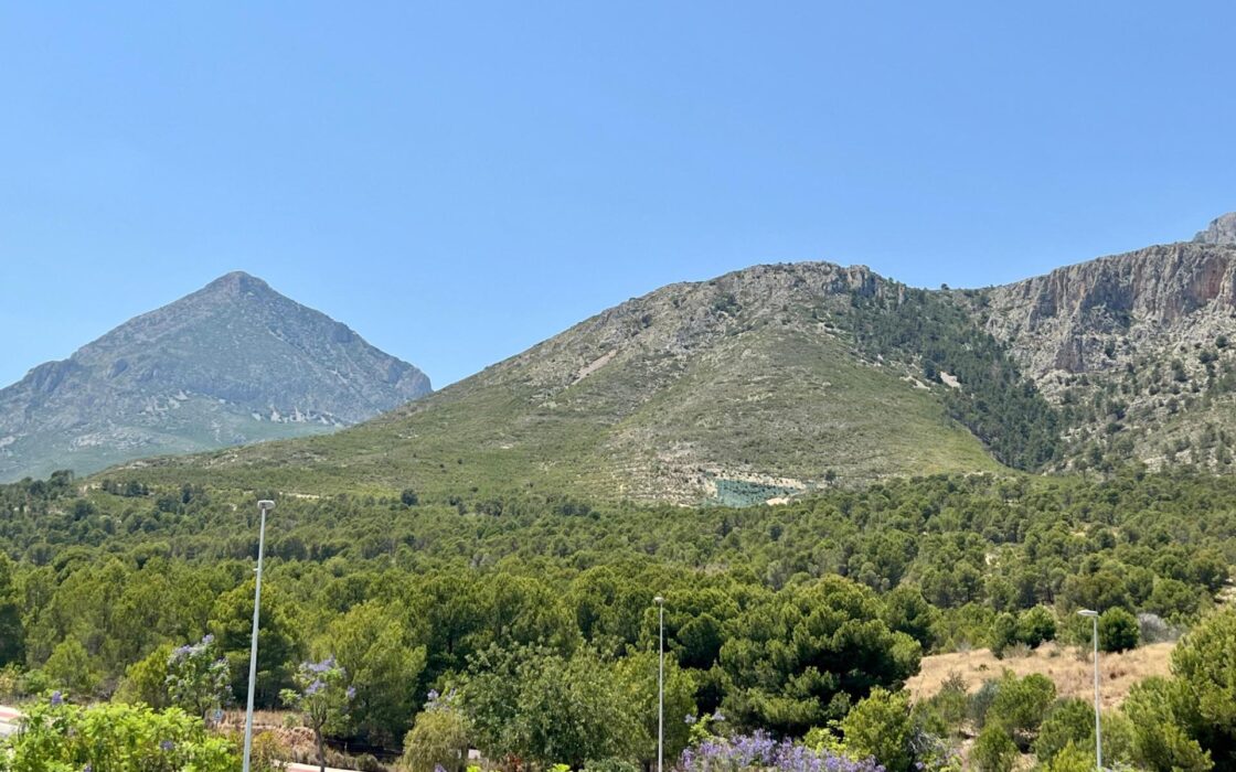 Вилла в Полопе с террасой и видом на море 3 спальни 94 кв.м