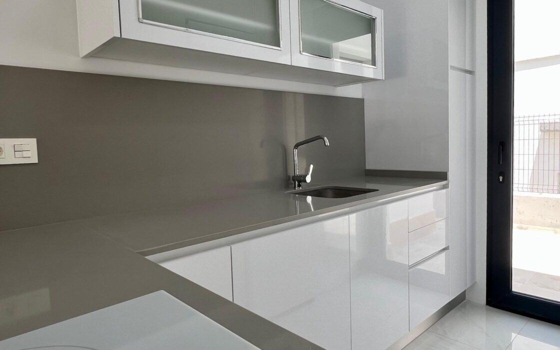 Вилла в Полопе с террасой и видом на море 3 спальни 94 кв.м