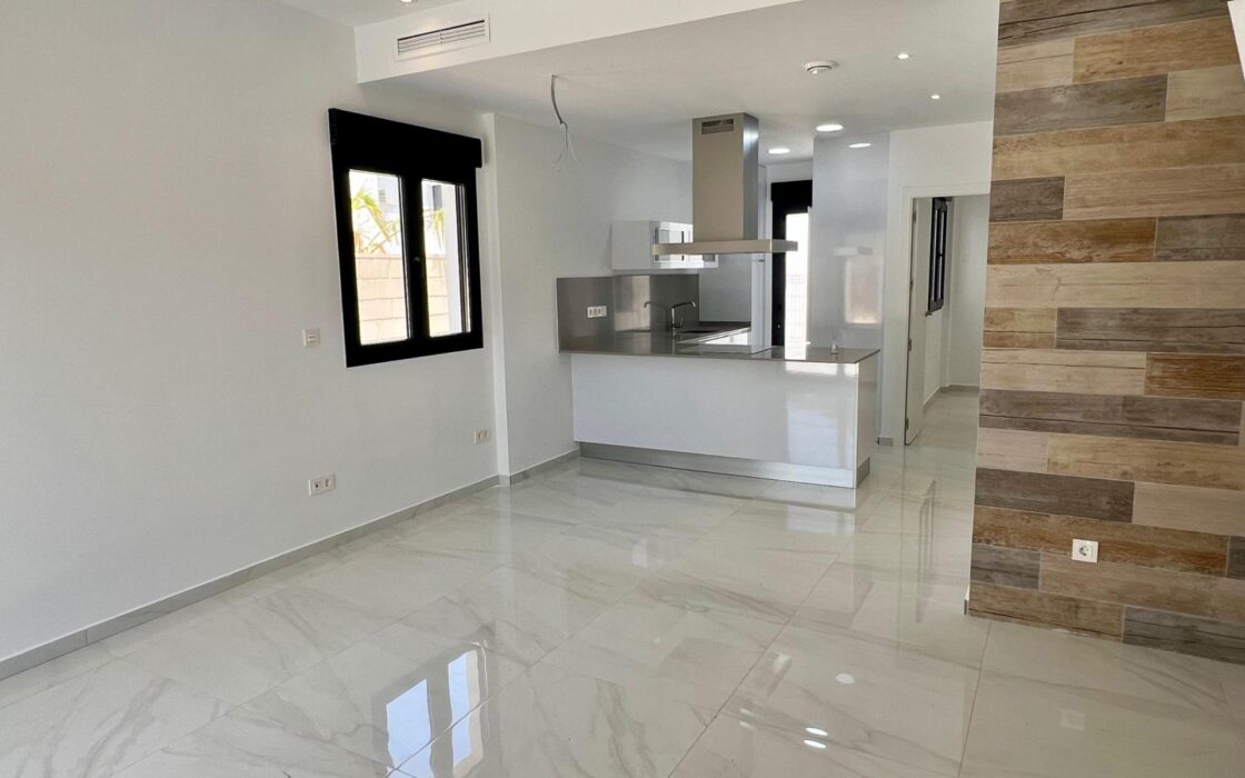 Вилла в Полопе с террасой и видом на море 3 спальни 94 кв.м