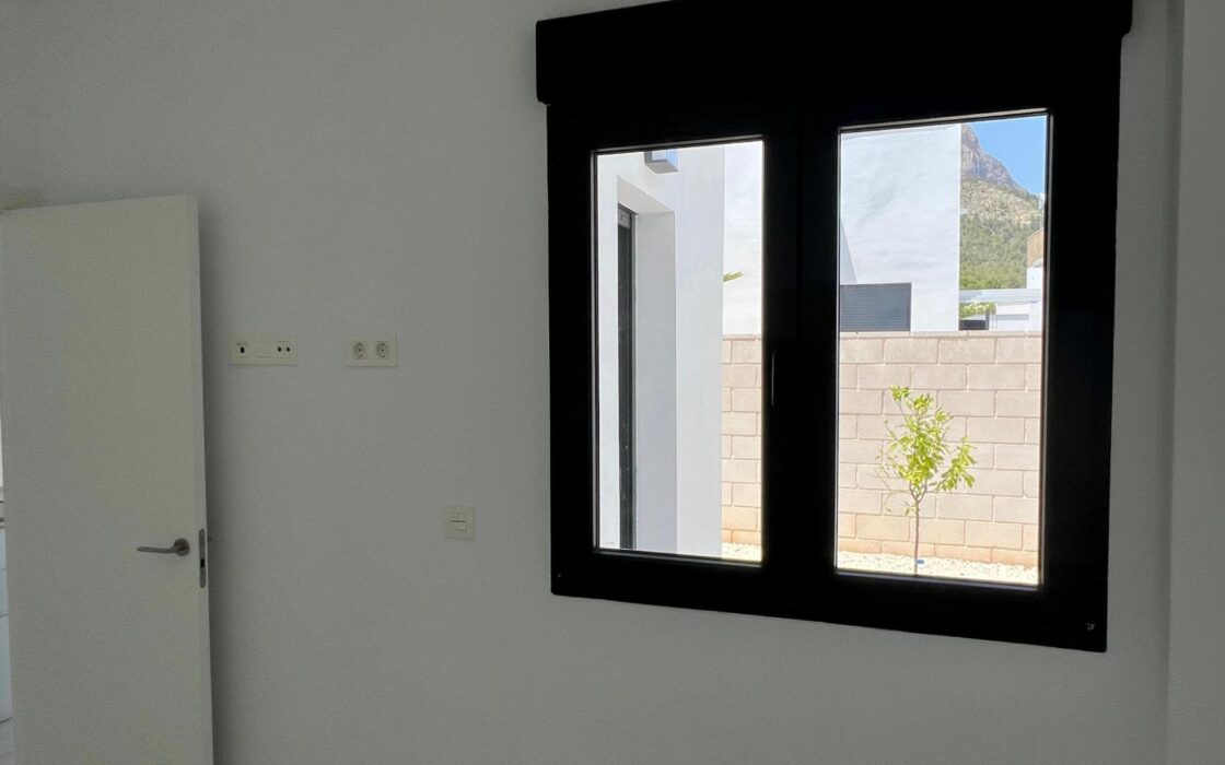 Вилла в Полопе с террасой и видом на море 3 спальни 94 кв.м