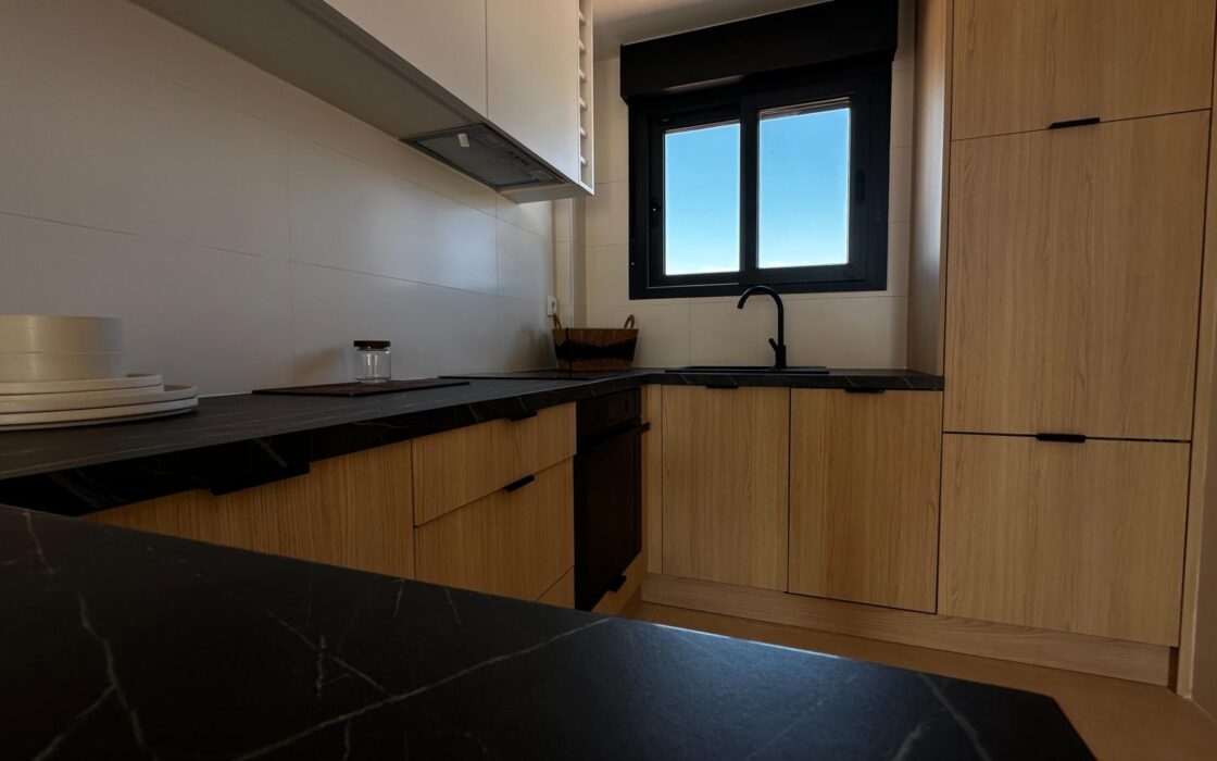 Таунхаус в Олива Нова 140 кв.м с террасой у моря