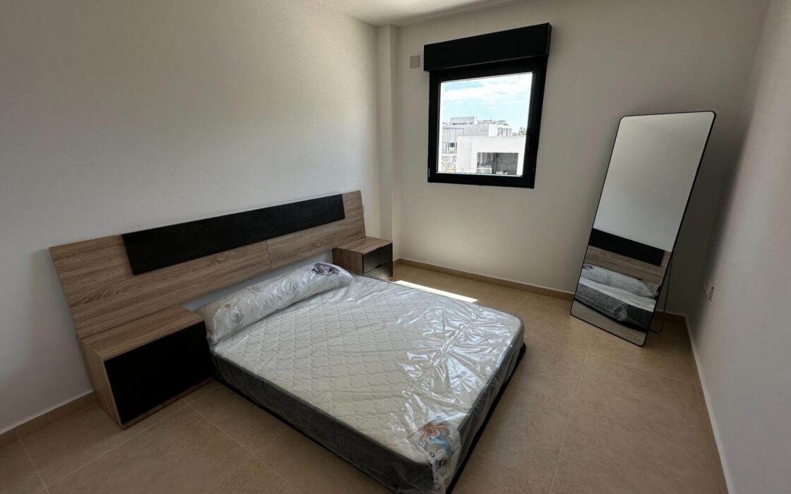 Таунхаус в Олива Нова 140 кв.м с террасой у моря