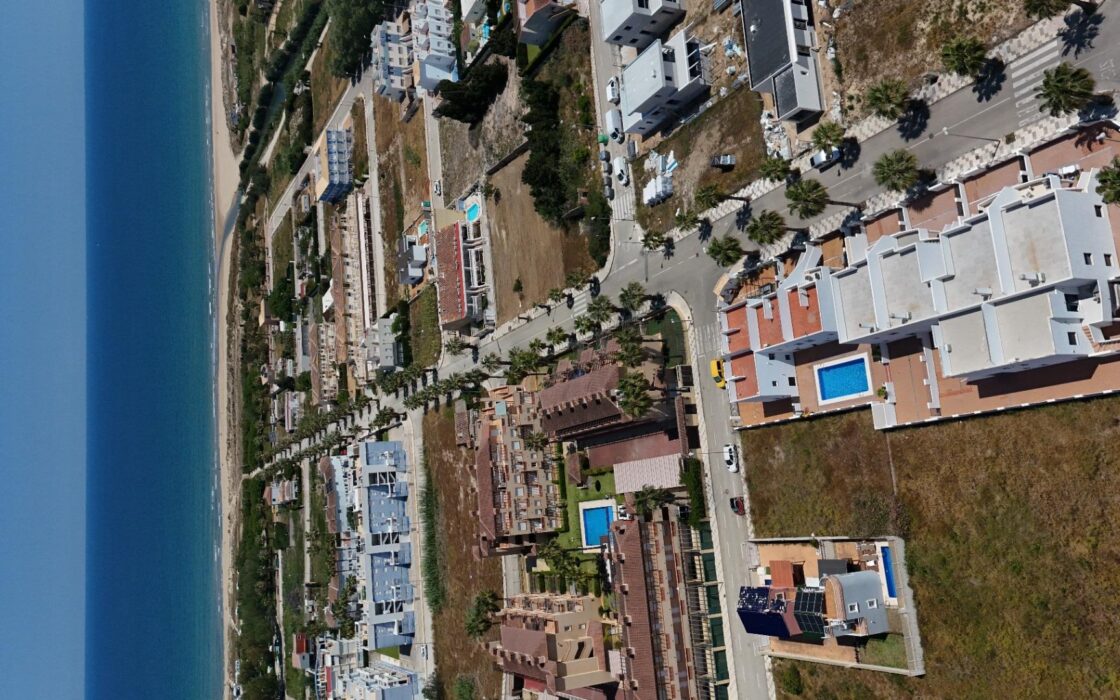 Таунхаус в Олива Нова 140 кв.м с террасой у моря