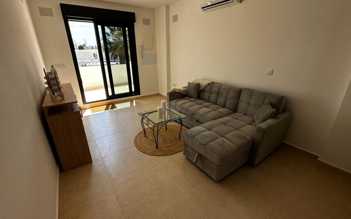 Таунхаус в Олива Нова 140 кв.м с террасой у моря