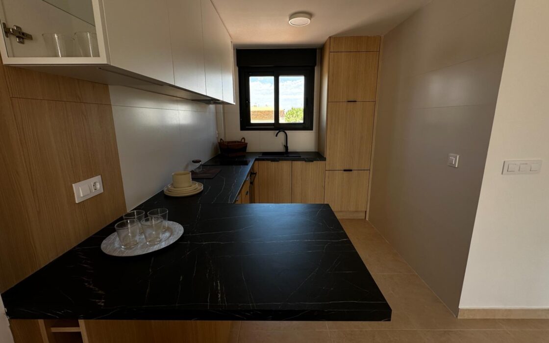 Таунхаус в Олива Нова 140 кв.м с террасой у моря