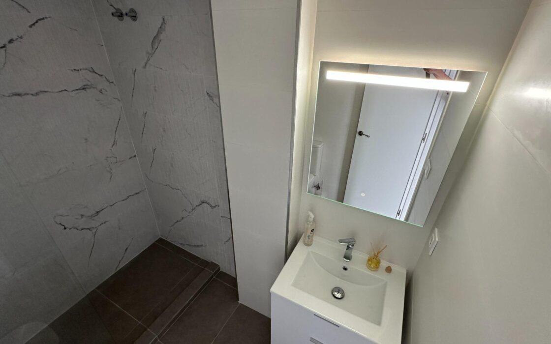 Таунхаус в Олива Нова 140 кв.м с террасой у моря