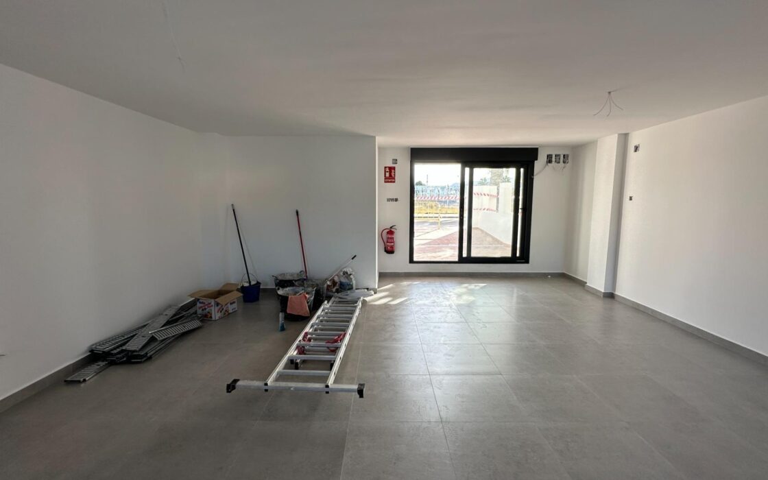 Таунхаус в Олива Нова 140 кв.м с террасой у моря