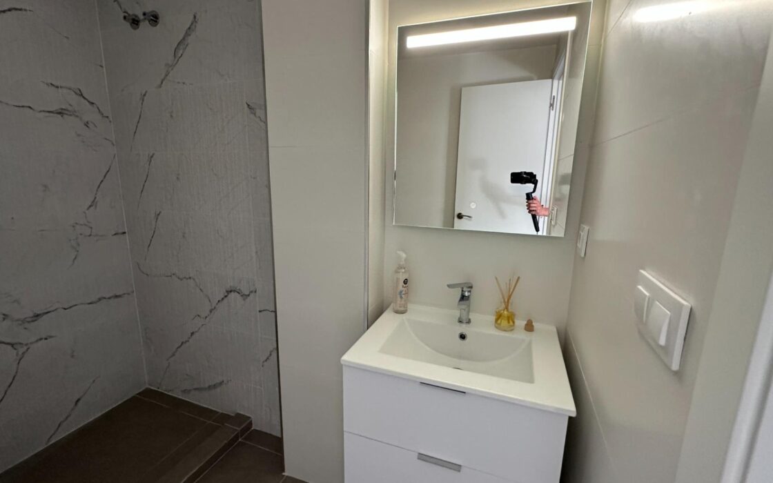 Таунхаус в Олива Нова 140 кв.м с террасой у моря