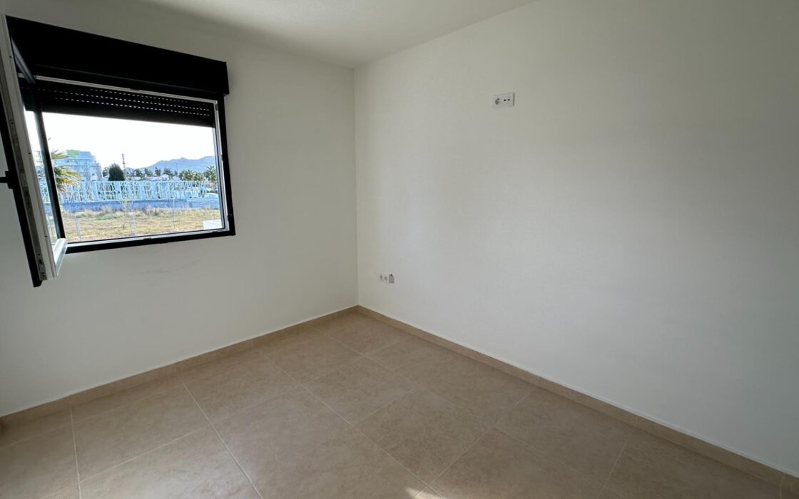 Таунхаус в Олива Нова 140 кв.м с террасой у моря