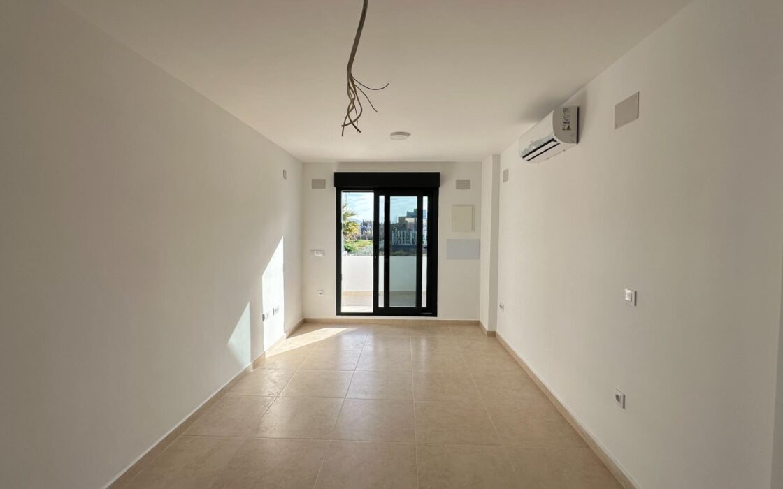 Таунхаус в Олива Нова 140 кв.м с террасой у моря