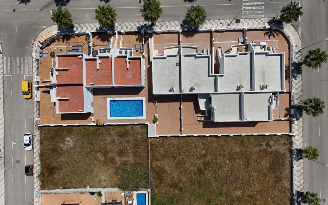 Таунхаус в Олива Нова 140 кв.м с террасой у моря