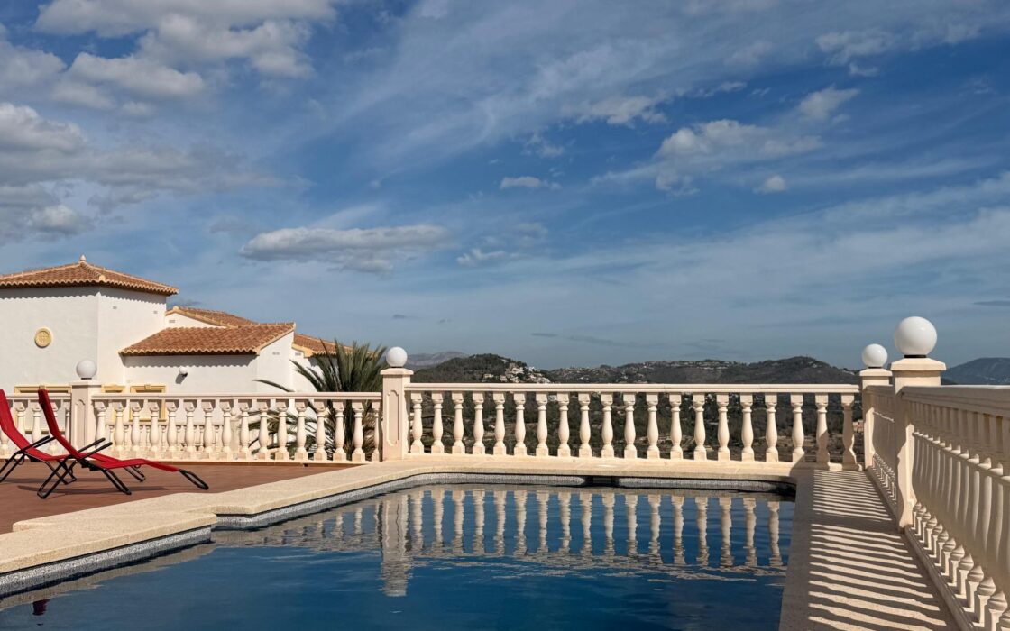 Вилла с панорамным видом на море в Кальпе, 384 кв.м, 4 спальни