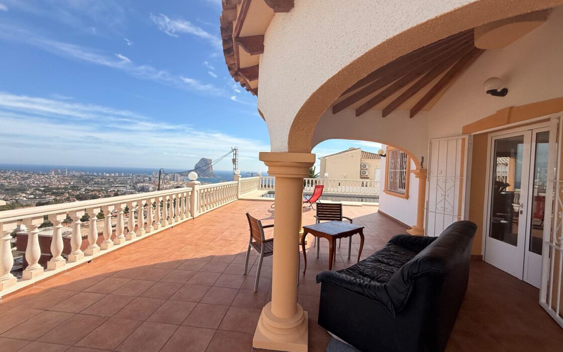 Вилла с панорамным видом на море в Кальпе, 384 кв.м, 4 спальни