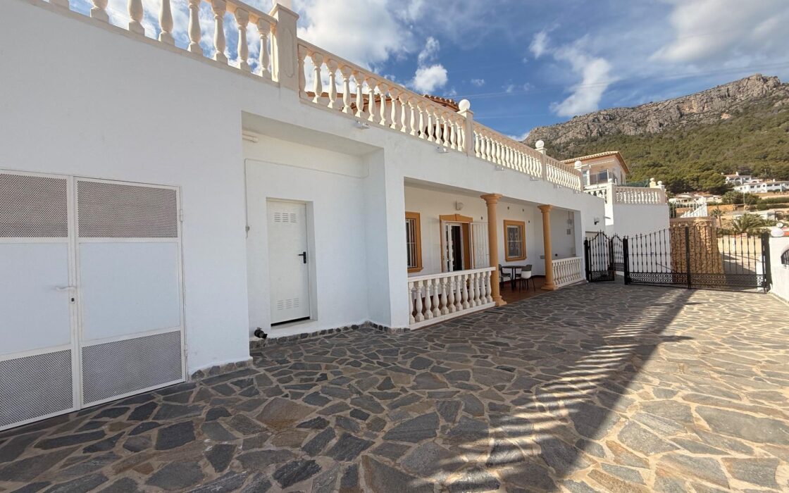 Вилла с панорамным видом на море в Кальпе, 384 кв.м, 4 спальни