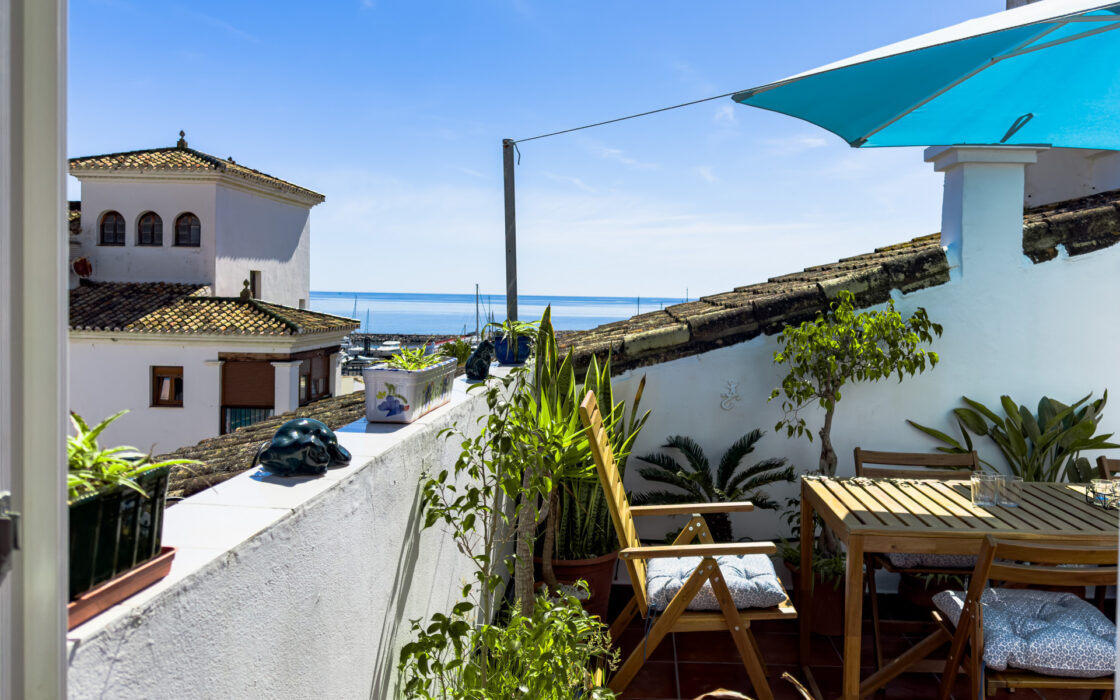 Дуплекс-пентхаус 124 кв.м у моря в Пуэрто-де-ла-Дукесе