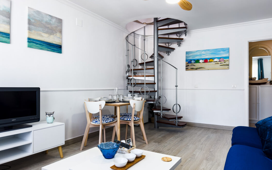 Дуплекс-пентхаус 124 кв.м у моря в Пуэрто-де-ла-Дукесе