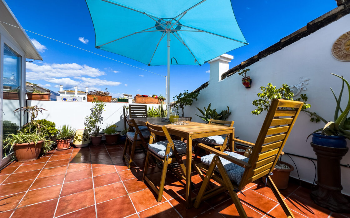 Дуплекс-пентхаус 124 кв.м у моря в Пуэрто-де-ла-Дукесе