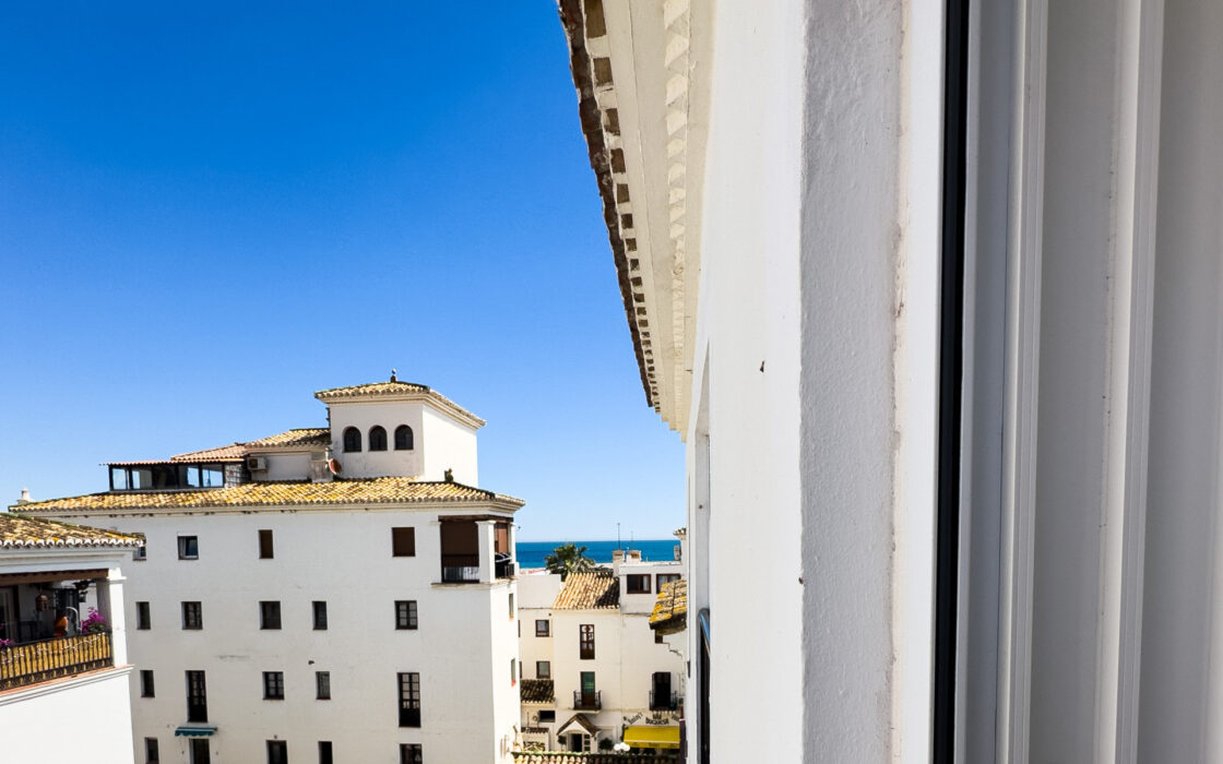 Дуплекс-пентхаус 124 кв.м у моря в Пуэрто-де-ла-Дукесе