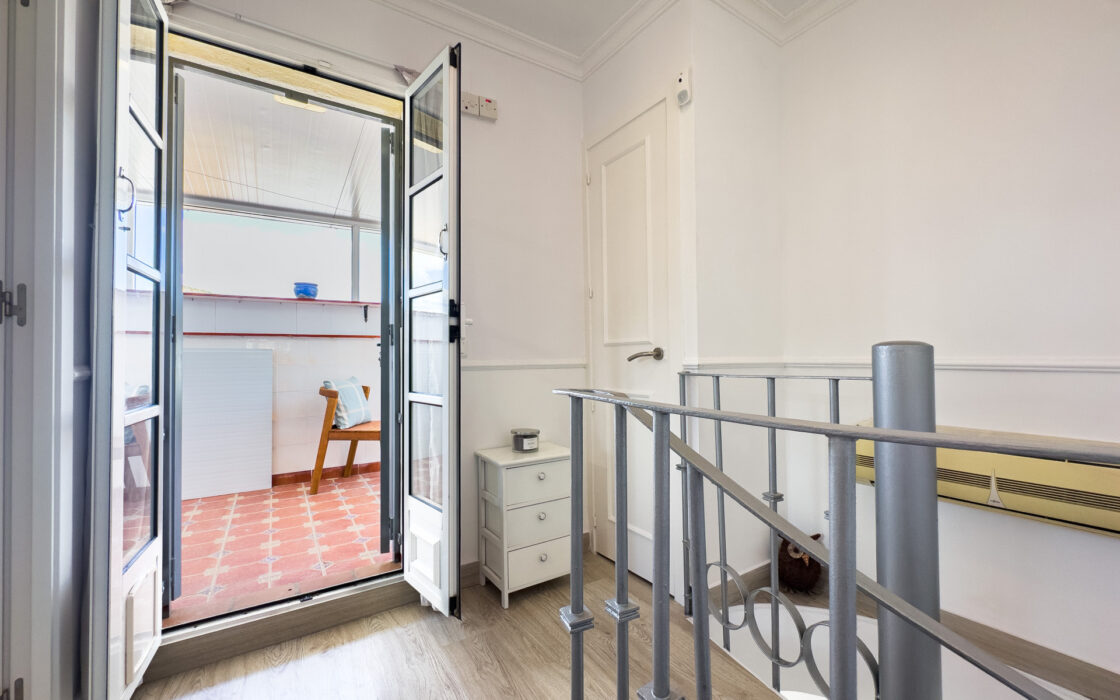 Дуплекс-пентхаус 124 кв.м у моря в Пуэрто-де-ла-Дукесе