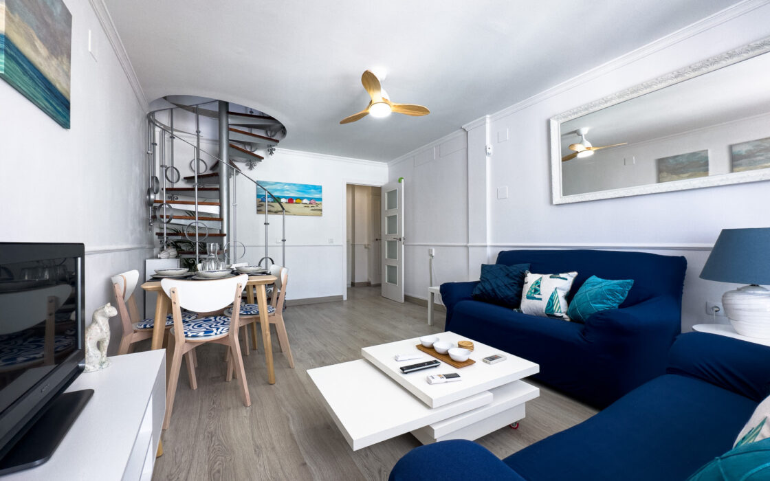 Дуплекс-пентхаус 124 кв.м у моря в Пуэрто-де-ла-Дукесе