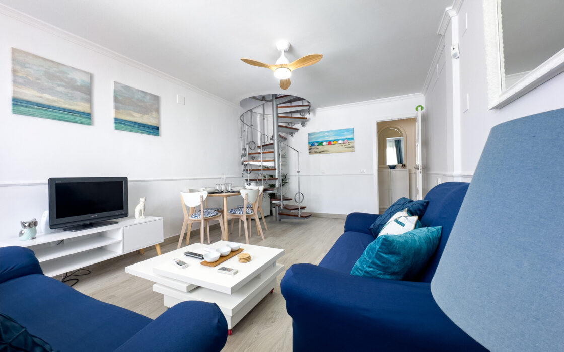 Дуплекс-пентхаус 124 кв.м у моря в Пуэрто-де-ла-Дукесе