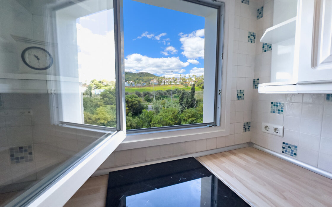 Дуплекс-пентхаус 124 кв.м у моря в Пуэрто-де-ла-Дукесе