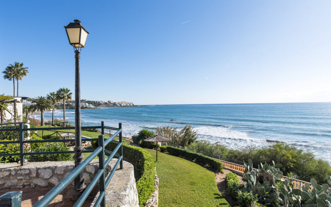 Таунхаус у моря с 2 спальнями в Эстепоне 97 кв.м