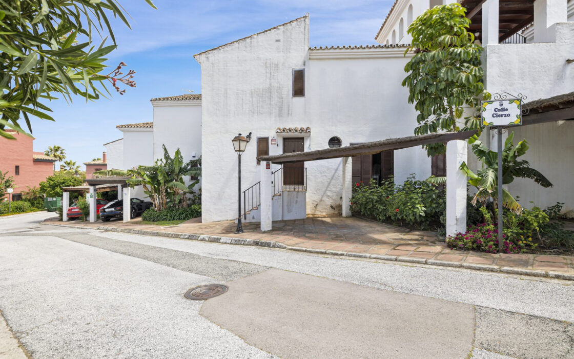 Таунхаус у моря с 2 спальнями в Эстепоне 97 кв.м