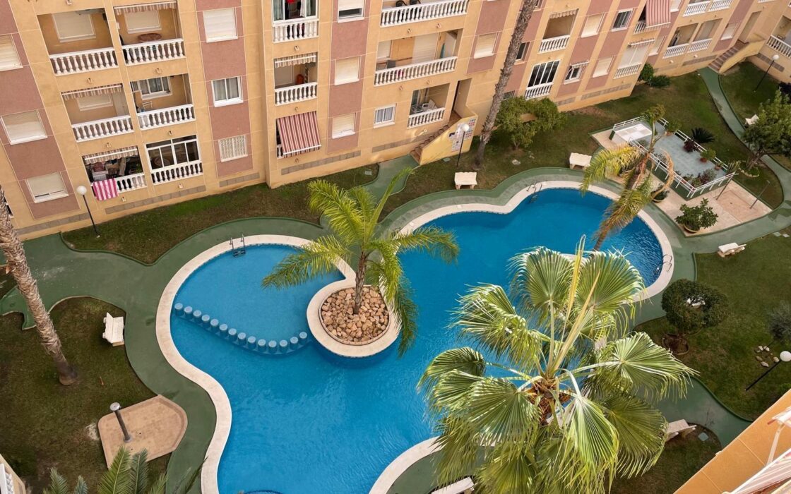 Квартира в Торревьехе 56 кв.м з басейном та терасою